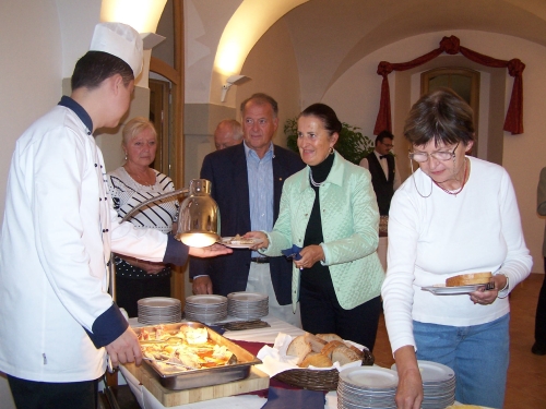 ...zum lukullischen Teil: Spanferkel, Presswurst und andere Schmankerln....