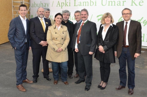 Präs. Werner Handle begrüßt Ass.Gov. Kerstin Stava, Ass.Gov. Friedrich Losek, und die politischen Würdenträger, Landesrat Karl Wilfing Landtagsabg. Kurt Hackl und Bgm. Gertrude Riegelhofer